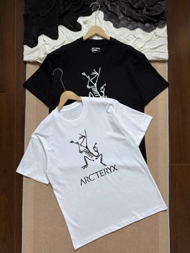 arc'teryx始祖鸟 竖向Logo印花 圆领短袖T恤 男女同款 -面料采用260G纯棉面料，达到透而不露的黄金平衡点，完美规避透视尴尬，成衣尺寸稳定，多次机
