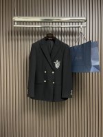 整套P830 可拆卖 单西服P570 西裤P310 fendi 2025Ss新款双排扣休闲西装西裤套装 金色徽章Logo高密度刺绣针缝浅金色定制Dg钮扣 彰显一