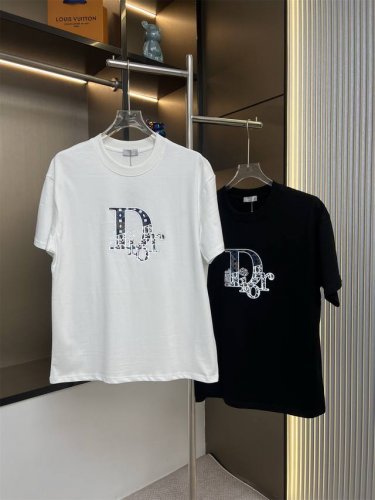 dior迪奥2025Ss新款字母Logo刺绣情侣休闲短袖T恤 最高版本！定制面料290克双纱！进口刺绣工艺！ 辅料：开模原版过鉴定领标 %真丝洗水标。正品代购级
