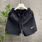 耐克Nike夏季男士中性风泡泡纱百搭休闲短裤情侣时尚潮流宽松沙滩五分裤男 此款采用风泡泡纱面料非常有质感面料轻薄夏天穿上犹如薄纸非常舒适透气！印花采用pu印花百