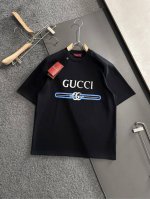 Guc 2025Ss春夏最新款圆领时尚短袖T恤，官网同步，专柜纯棉面料！贴肤舒适，耐看又好穿，经典简约Logo设计，原厂工艺一丝不苟，型男必备单品 码数M-3X