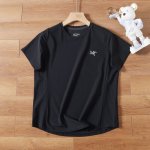 女款 Arc'teryx 始祖鸟综训运动健身女款清爽速干短袖T恤夏季新款 鸟家综训系列运动健身女士轻薄透气速干T恤，这款T恤可以说是夏日必备的时尚单品！ 首先，