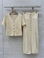 独家首发 高端原单品质 Sand* 25早春新品 超多博主种草 镂空设计高级纯色上衣大摆超长针织半裙套装 修身长款设计百搭减龄又时髦 定制冰丝纱线质感细腻舒适