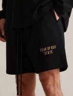 爆款模特图 Fear Of God Essentials Fall24 Back To School 系列 Fleece Soccer Short 字母印花中腰