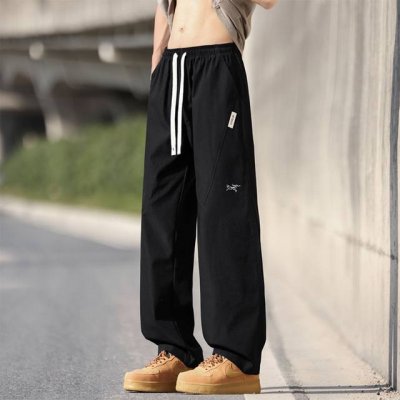 上新 Arc'teryx 始祖鸟海外户外防水冲锋裤， 男女同款 休闲裤，今年流行的面料，小红书主播推荐，上身质感满满，版型立体，完美修饰腿型，可随意日常搭配，不