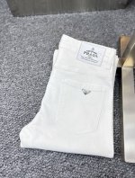 prad*普拉达 Ss25春夏新款男士牛仔裤 面料弹性好。独家发售 官网同步 时尚优雅 采用原色酵母水洗工艺 精选进口重磅丹宁牛仔面料 配专柜五金装饰 真皮皮牌