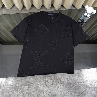 Louis Vuitton 路易威登 重工满印Logo刺绣针织短袖T恤 -本款棉质 T 恤来自路易威登 X 草间弥生合作系列，向艺术家自 2009 年起创作的M