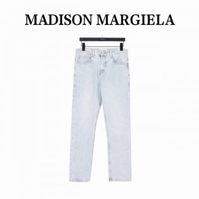 Margiela 马吉拉 背袋日历牛仔裤 今年为止做的最牛逼的牛仔裤，重度水洗工艺，暗藏玄机的细节非常多，这次主推的裤子无论是版型还是上身都太完美，不如去做20