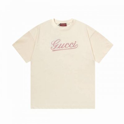 隔天到 Gucci 古驰 音符签名双G字母印花 Logo标识精致升级 原版面料 官方同款 短袖T恤 定制 同缸染面料 手感非常舒服 春夏最新版本 颜色: 杏色
