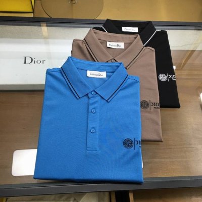 专柜新品 Dio..R 2025春夏新品 时尚polo 翻领短袖 高级定制百搭款式 任何人都可以轻松驾驭 面料全订制工艺 胸前奢华经典品牌Logo设计，非常显档