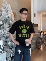 Lv 2025春夏新款首发专柜最新款短袖圆领T恤 高端订制 设计前卫时尚！品牌Logo重工艺设计 高端定制丝光云朵棉面料.手感柔软.穿着舒适.专柜级别精致车线.