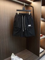 马吉拉 2025夏季新款男士休闲短裤 高级定制夏季专用休闲裤透气面料 透气舒适度高 细节无可挑剔 品牌元素设计理念 体现高品质 手感细腻柔软 呈现休闲裁剪 简单