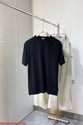 l705 Mo蒙口 2025春夏新款首发最新款短袖圆领T恤 高端订制 设计前卫时尚！品牌Logo重工艺设计 高端定制丝光云朵棉面料.手感柔软.穿着舒适.级别精致