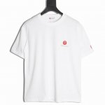 lulu Lemon 露露乐檬 字母标识限定刺绣短袖 露露今年太好看，难以形容对它的喜爱 既有高级感又兼顾舒适度 按头安利～ 立体凸起Logo很高级，一点儿也不