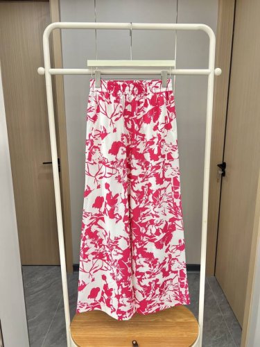 新品上架Lulu 2025Swift系列 swift Wide系列 超好看的印花瑜伽裤 立体工艺剪裁 不论日常还是瑜伽健身都是 让人眼前一亮的单品 天竺葵粉花