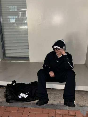 #1006卫裤P180 #1005卫衣P190 资讯图 nike X Drake Nocta系列联名长裤 -采用380克高克重加绒面料，立体硅胶印花，大身牙线反