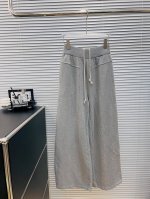 P300 M6新款印花高腰卫裤 今年真的好流行灰色穿搭 高级不挑人的灰色 慵懒高级也能展现出来 搭配卫衣成套 穿搭 这一套不论什么身材的姐妹都能轻松驾驭！ 45