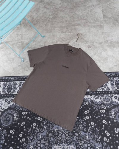 款M47 巴黎 Balenciaga 巴黎世家经典前后字母短袖 巴黎配套专用十字螺纹 这件衣服设计很特别 宽松版型好穿好搭配 前面刺绣 颜色也 穿起来很酷感的短