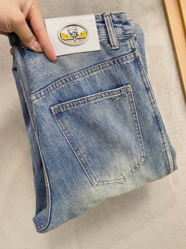 Fendi 芬迪 男士时尚潮流大裤脚牛仔裤 官宣画册海报穿搭款 客供高级进口的丹宁原色面料 特选日本冈山纯正13Oz 盎司牛仔布料 重磅环保植物酵素水洗工艺 肌