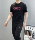 180 gucc*古-齐25S春夏新款圆领短T. 原单品质！最新粉色绣花字母.撞色设计搭配.时尚又好看！加上修身的裁剪设计，让你干净利落！时尚又好看！领口采用官