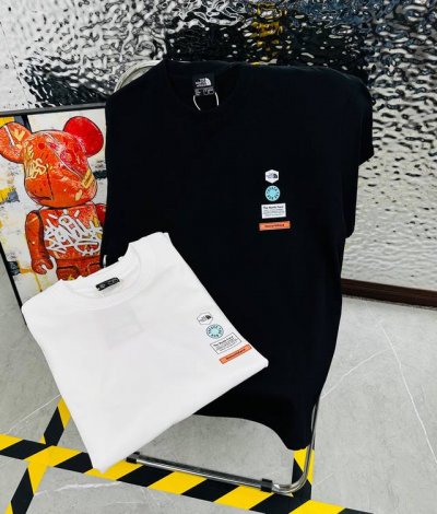 高版本带芯片 The North Face 北面25夏季新款印花休闲宽松情侣款 短袖T恤D987 细节:版本一比一复刻，吊牌 领标 水洗。带Nfc芯片识别 面料