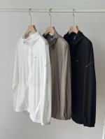 nike男女款连帽风衣夹克外套,经典小钩子印花Logo 同步更新Nike耐克轻薄外套皮肤衣防晒衣 穿上身冰冰凉凉的感觉 男女情侣款连帽拉链设计 内里全包边 内外