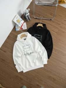 140 品牌：斐乐 Fila 尺码：M-L-Xl-Xxl 颜色：黑色-白色 类型：连帽长袖卫衣 材质：320克新疆长绒棉 领型：连帽 厚薄：常规 功能：透气 卫