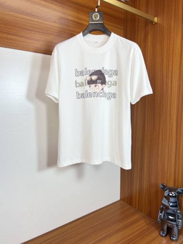 Balenciaga 巴黎世家 2025最新款潮牌情侣款 经典Logo印花圆领T恤 春夏新品 高品质280克纯棉面料 时尚百搭经典潮款 穿着舒适 透气 时尚 不