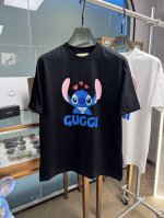 G家 高定面料 玉蚕丝般的丝滑 2025春夏新品上市，时尚经典圆领短袖时尚单品设计，更加时尚舒适，高标准定制，上身非常有型，胸前品牌经典Logo 图案 客供辅料