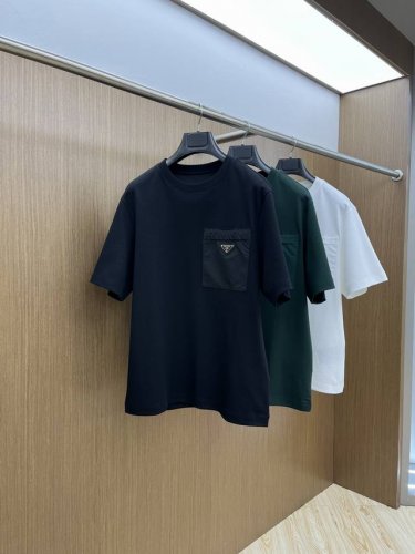 pd 早春新款短袖抢先发售 男士日常出门闭眼搭 高级定制面料短袖T恤 魅力在于创造了简约奢华感的时尚,随意搭配感受英式风格独特气质. 宽松的版型展现出休闲随意的