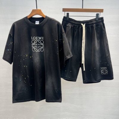一套 罗1威 2025夏季新款套装短袖 可拆套 独家定制纯棉面料 垂感超好不易褶皱 胸前最新Logo搭配甩点设计 细节走线完美无瑕疵 上身效果棒棒哒 百搭又不失