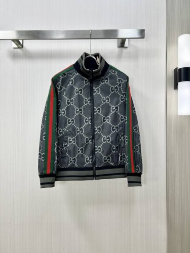 p370 Gucci 古奇 2025开春新款外套 原版经典爆款男士外套，全进口原版定制欢迎专柜对比，面料质感高档细腻，版型完美，里面采用品牌经典的复古格纹，胸前
