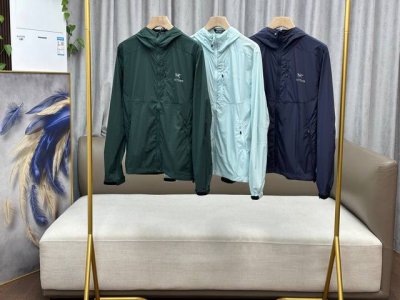 春夏限定版系列，Arcteryx始祖鸟男防晒防水速干连帽皮肤风衣Squamish Hoody ，男款轻量化皮肤衣 防晒衣，作为风壳夹克，此款拥有全天候的功能面料