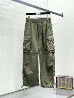 始祖鸟春夏25Ss休闲裤金典再次出现，原单订制高品质时尚休闲裤。超级百搭款。独家定制面料，挺阔有型，贴身舒适。原版定制专柜最新五金辅料。超靓版型、上身显腿修长，