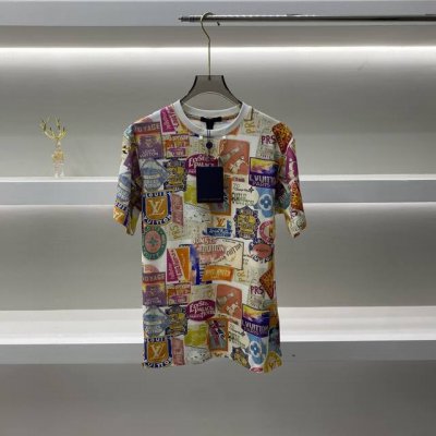 实拍 Lvv 春夏新款高品质圆领T恤；采用棉面料质感柔软细腻；定制洗水麦辅料齐。版型宽松上身效果舒适好看！ 碼数 S-M-L