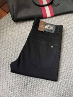 Lv、2025最新品，专柜同步有售，原单狠货，水洗休闲牛仔裤，进口原版水洗弹力面料，舒适有弹性，原版五金辅料装饰Logo，版型超正，档次极高，专柜品质，上身时尚