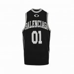 Balenciaga 巴黎世家 25Ss 针织篮球背心 创新性纱线选材，定织100%高模量人造丝，采用奥地利兰精集团生产的Modal Black系列，通过Nmm