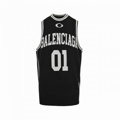 Balenciaga 巴黎世家 25Ss 针织篮球背心 创新性纱线选材，定织100%高模量人造丝，采用奥地利兰精集团生产的Modal Black系列，通过Nmm