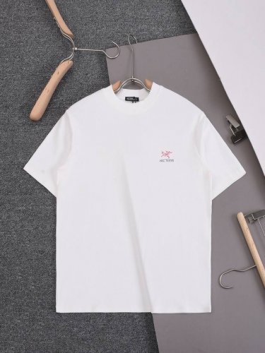 arc‘Teryx 始祖鸟，2025 Ss春夏新款 大鸟Logo彩色渐变印花 圆领短袖T恤男女同款 简约时尚精致，色彩搭配舒适， 定织定染纯棉洗水面料250克重