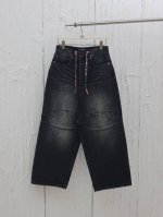 balenciaga* 巴黎25Ss Baggy阔腿牛仔裤 面料采用日本进口100%纯棉斜纹丹宁牛仔面料 由意大利进口高密度器械制造 原胚底含氨纶微弹力 还原牛