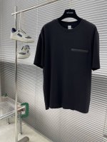 Berlut 2025Ss春夏新品，采用丝光棉面料，布料经过洗水处理，手感更柔软，堪称完美，质感非常强，顶级经典图案点缀标志性品牌标识，彰显品牌格调，质感柔软，