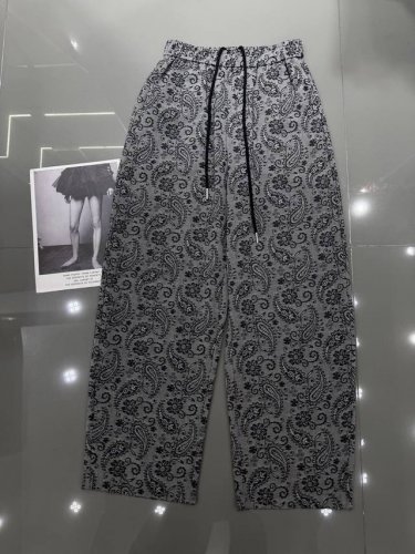 dior 迪奥 新爆款复古立体提花弯刀裤 超爆经典花色 上身真得显瘦的不要不要的非常百搭的裤型 时尚大气上档次 单色 Smlxl