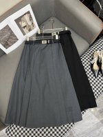 miumi* 25Ss新款半裙 下摆字母刺绣装饰 搭配经典腰带 简约大方 两色三码Smla807