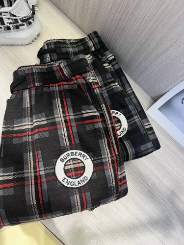Burberry巴宝莉 休闲裤2025Ss春夏新款 特选定制科技清爽面料 定制原版五金 重工工艺打造 车工走线精细 定制面料 柔软舒适 质感显著 辅料精美 媲美