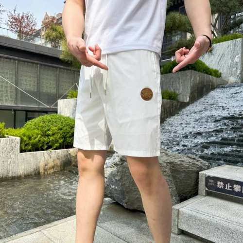 范思哲 原单货情侣款2530春夏新品短裤 专柜同步有售，时尚休闲裤 ，进口原版面料，上身舒适透气，顶级工艺品牌Logo，腰围工艺螺纹围接，档次极高，版型超正，上
