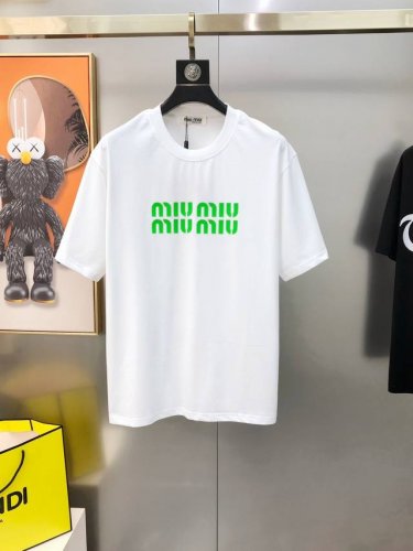 miumiu2025春夏新款原单男士圆领短袖T恤 专柜同步售卖 注意细节面料爆款高端品质 高版本 Os版型阔版 立体印胶字母Logo设计 定制进口95%纯棉5%