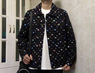 上新！ 高品质 Lv Louis Vuitton春季新款破坏牛仔星空情侣款夹克外套！ 定制破坏复合牛仔面料！面料制作复杂费时！成本高昂！ 定制开模Lv纽扣！ 颜