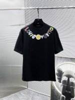 路易威登 Lv 新款 圆领 短袖 T恤 体恤 半袖 ，高端版本！专柜定制面料 透气舒适度高，细节无可挑剔，品牌元素设计理念，体现高品质。手感细腻柔软！呈现休闲裁