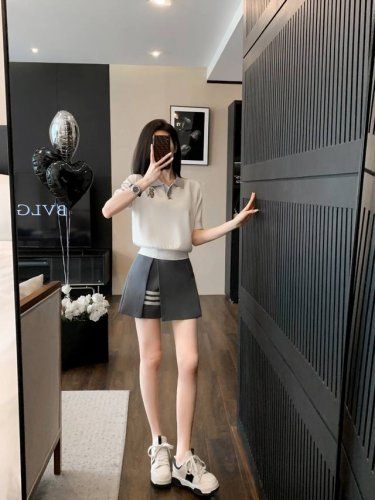 棉 氨纶 86 47 64 38 小码数据，依次是胸围，衣长，腰围，裙长 短袖短裙套装 码数：S~Xl 每大一个码数，胸围腰围＋4厘米，衣长裤长＋1厘米。数据为