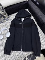爆款现货 原版定制 Moncle*｜2025新品连帽防晒夹克外套 定制Yb进口棉涤材质 舒适好穿 挺括有型 连帽防晒外套版型 胸前华夫纹理和防晒棉涤面料多重拼接